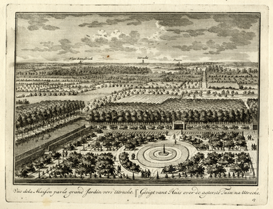 136036 Gezicht vanuit het kasteel Zuilenstein bij Amerongen over de tuin aan de westzijde van het huis in de richting ...